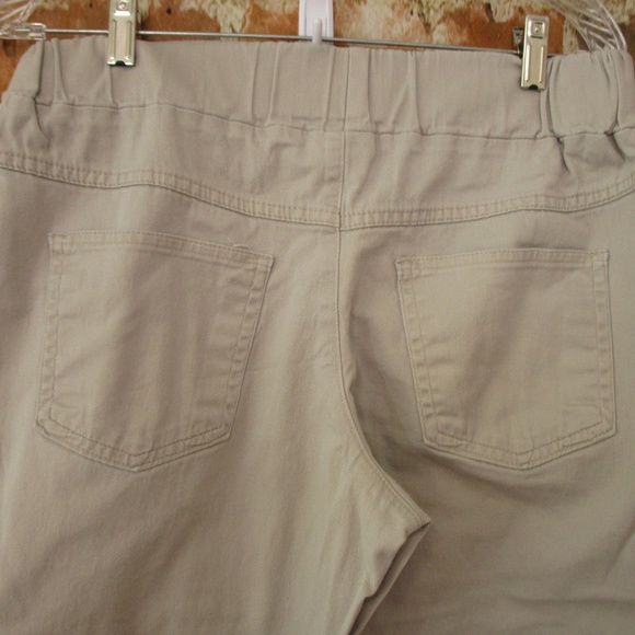 Take Nine Maternity capri's sz Med - Picture 4 of 8